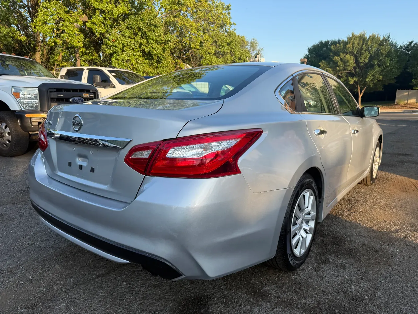 2016 Nissan Altima in Silver, photo 5 of 16