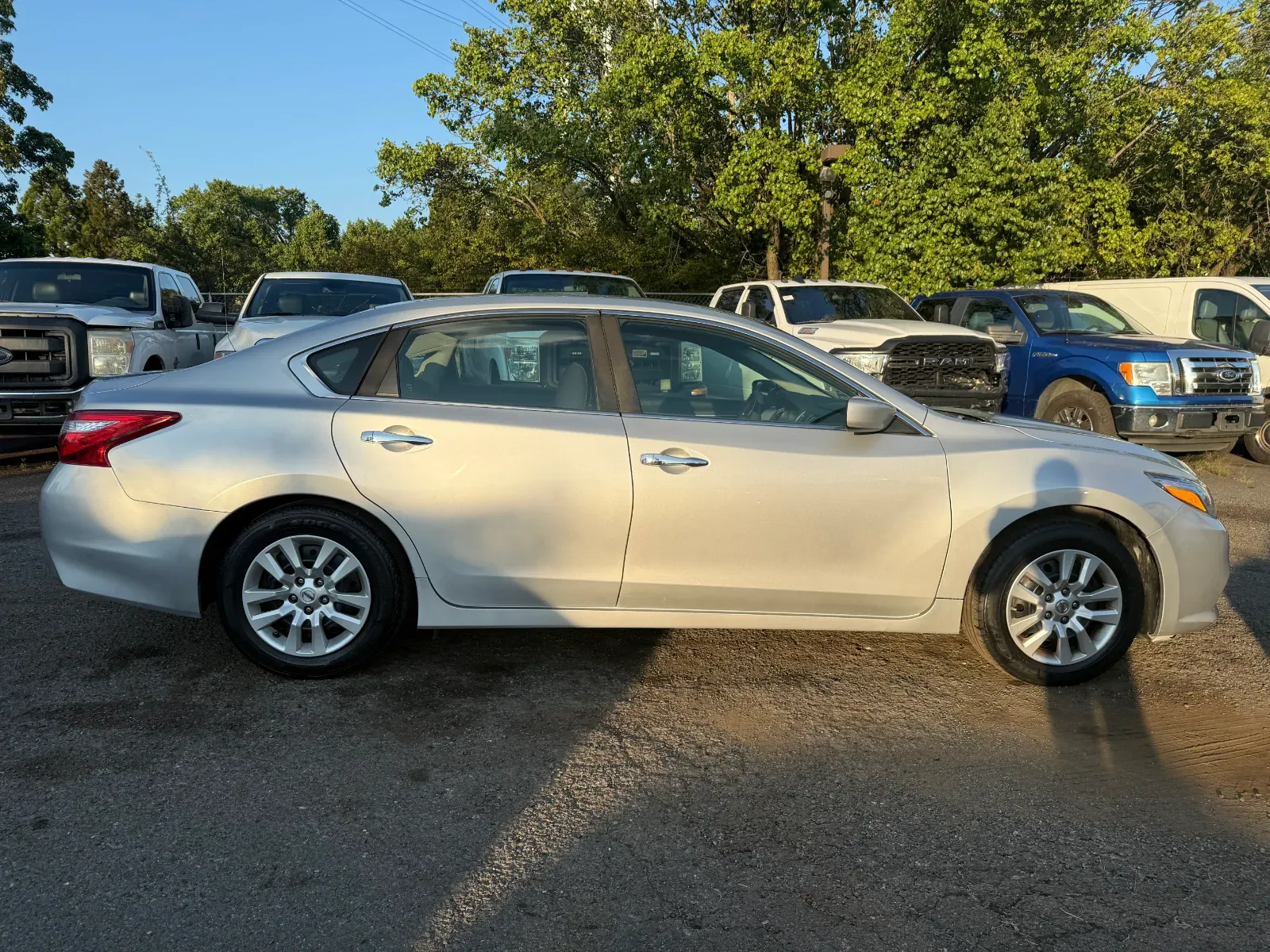 2016 Nissan Altima in Silver, photo 6 of 16