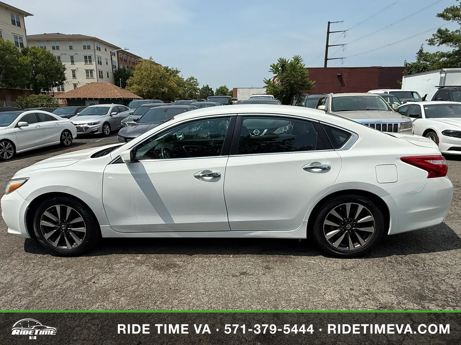 2016 Nissan Altima in White, photo 2 of 16