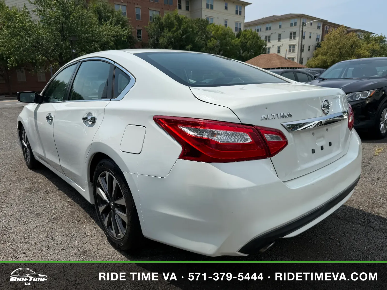 2016 Nissan Altima in White, photo 3 of 16
