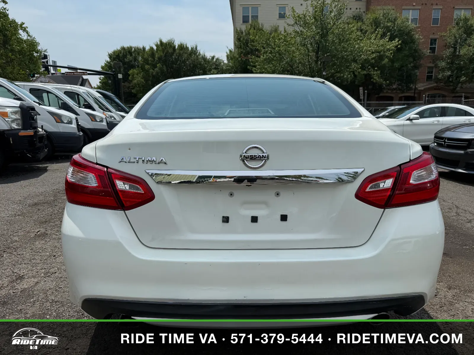 2016 Nissan Altima in White, photo 4 of 16