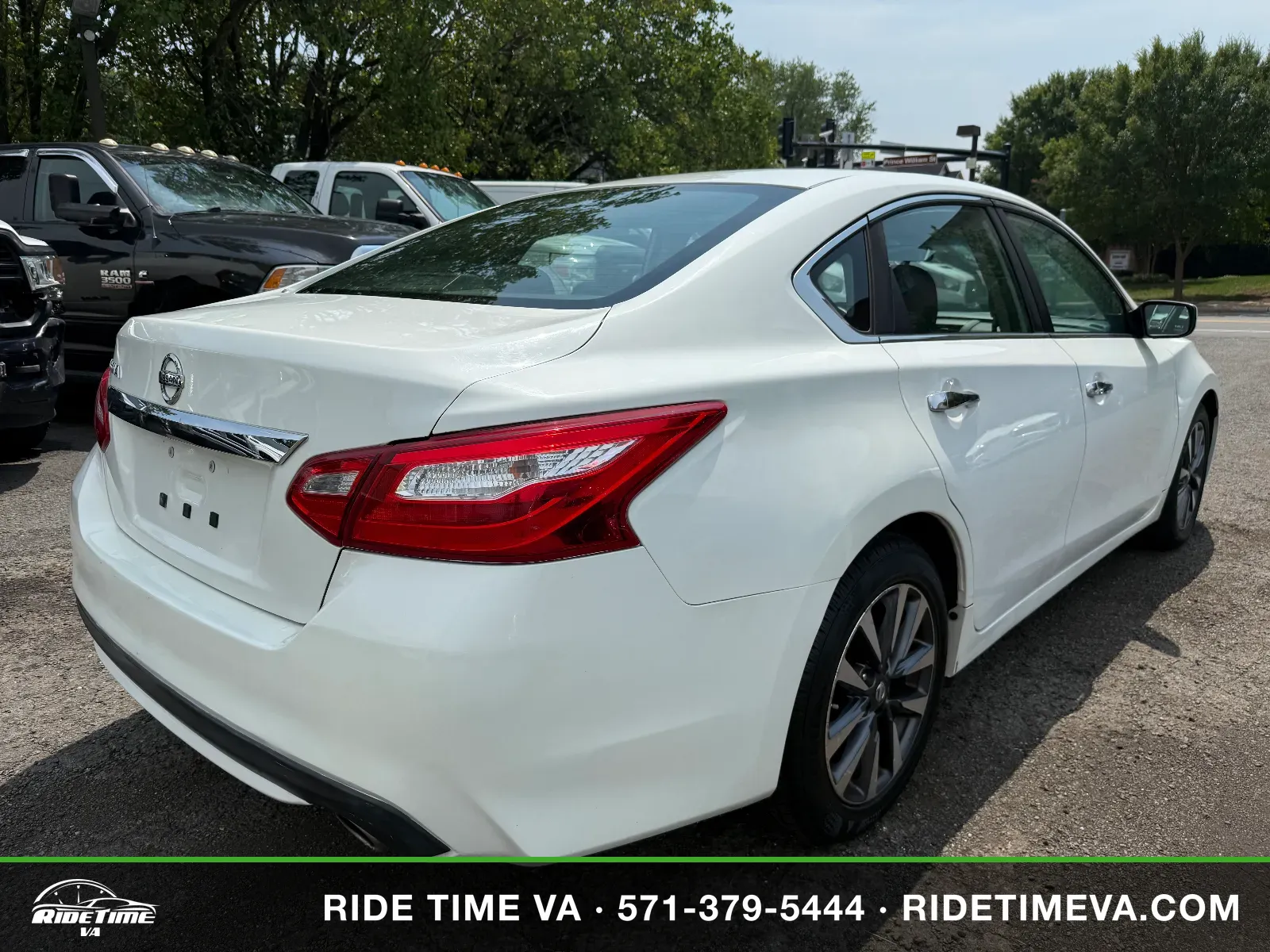 2016 Nissan Altima in White, photo 5 of 16
