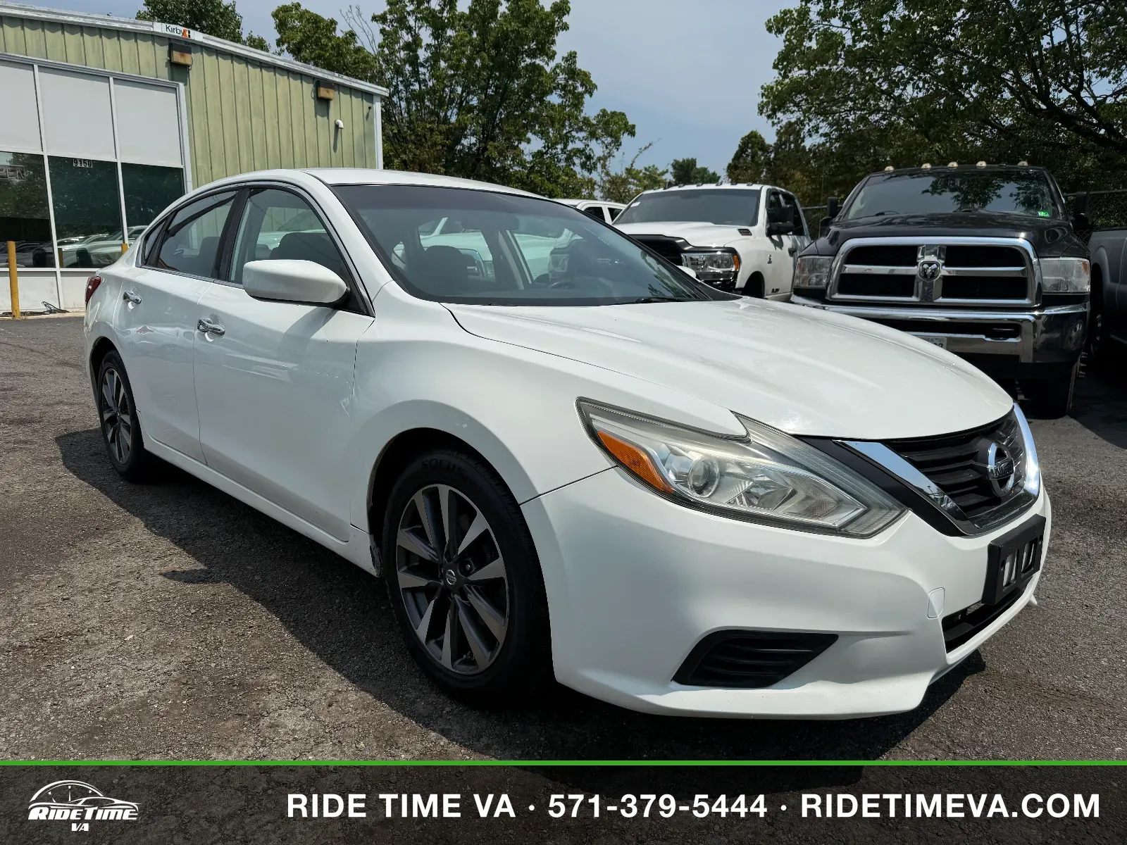 2016 Nissan Altima in White, photo 7 of 16