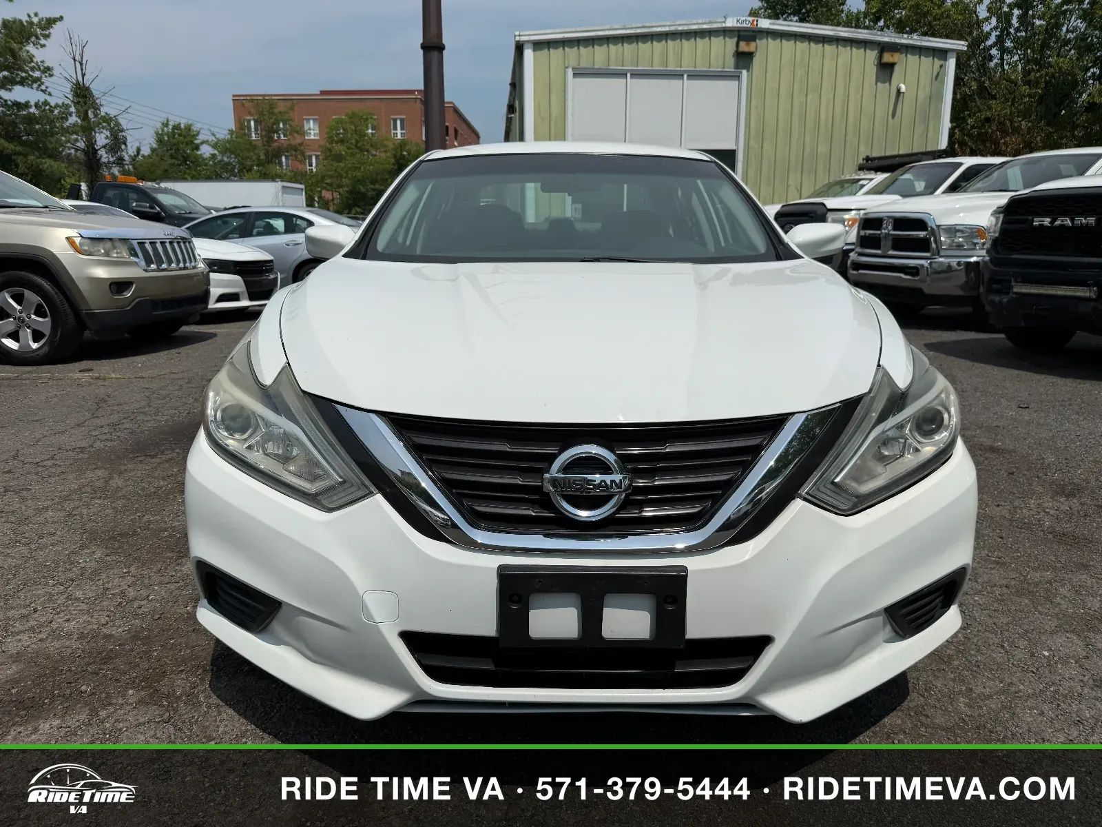 2016 Nissan Altima in White, photo 8 of 16