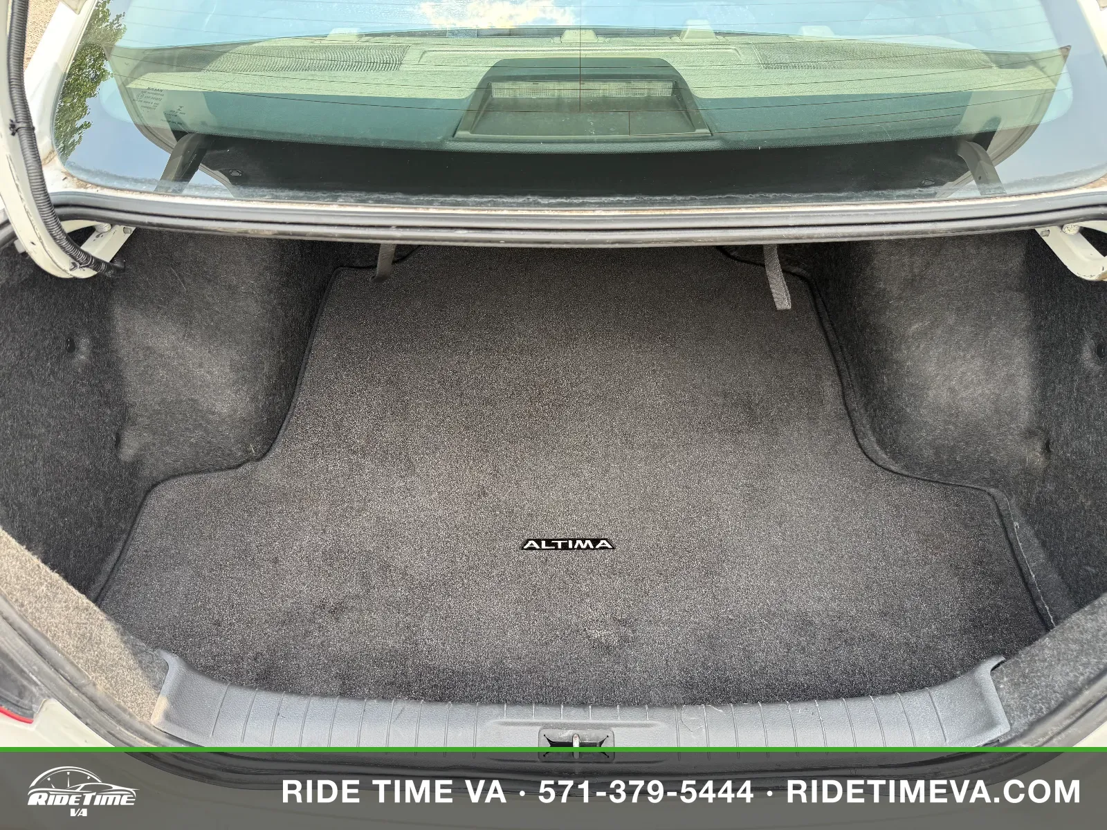2016 Nissan Altima in White, photo 11 of 16