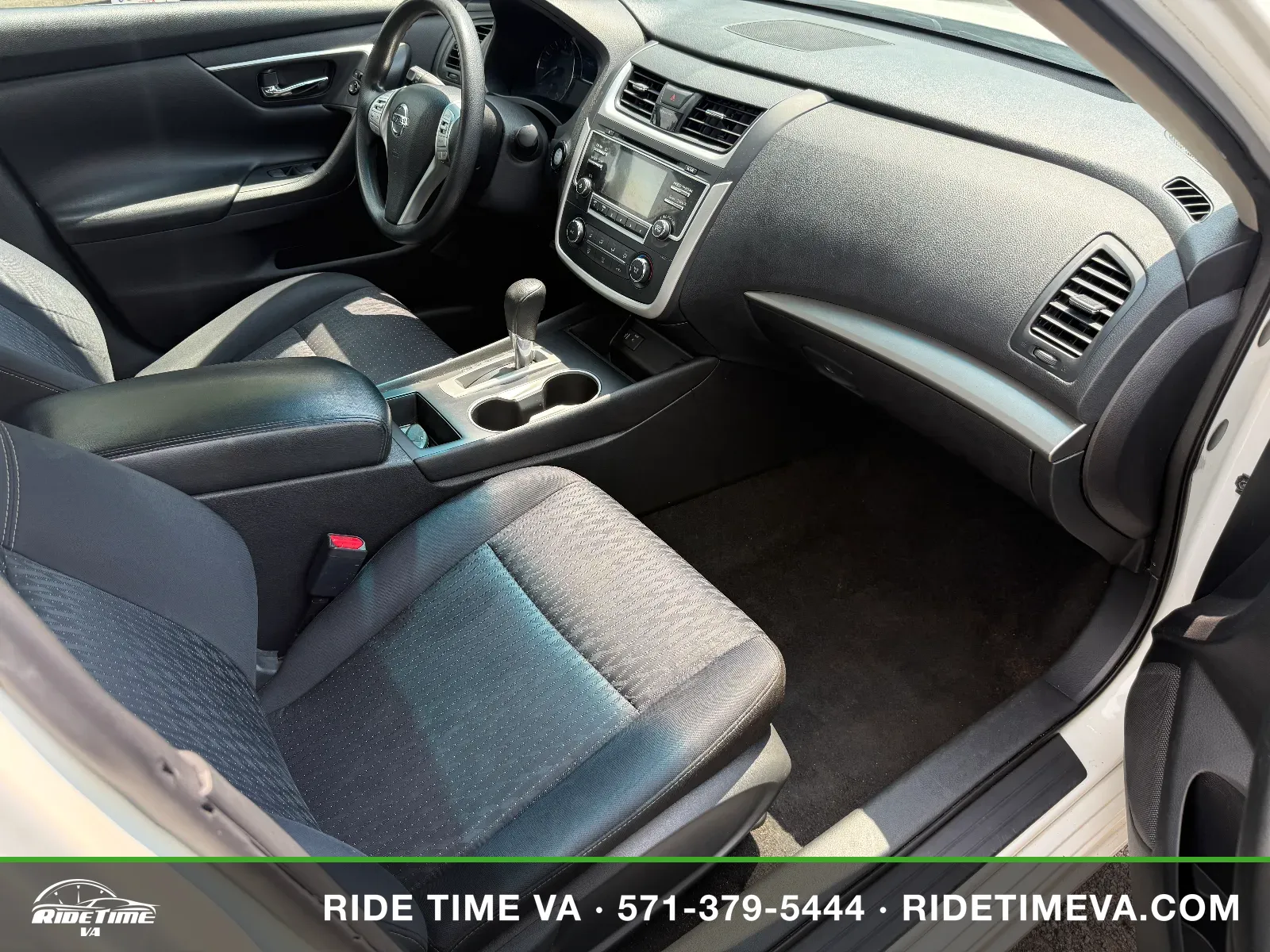2016 Nissan Altima in White, photo 13 of 16