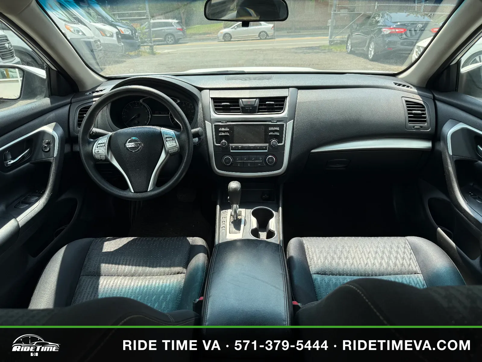 2016 Nissan Altima in White, photo 14 of 16