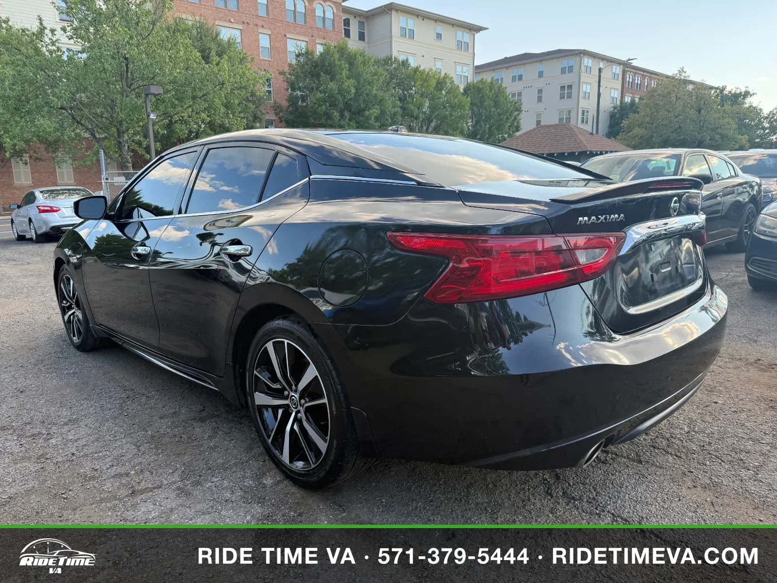 2016 Nissan Maxima in Black, photo 3 of 17