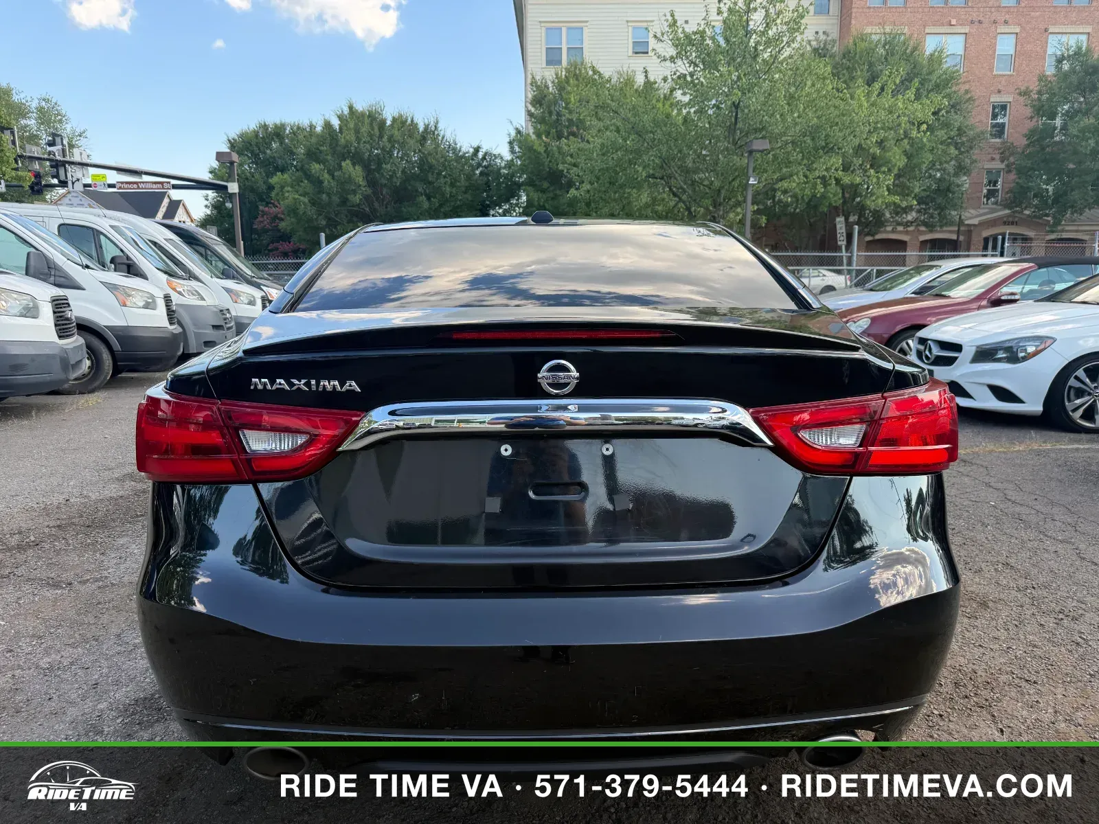 2016 Nissan Maxima in Black, photo 4 of 17