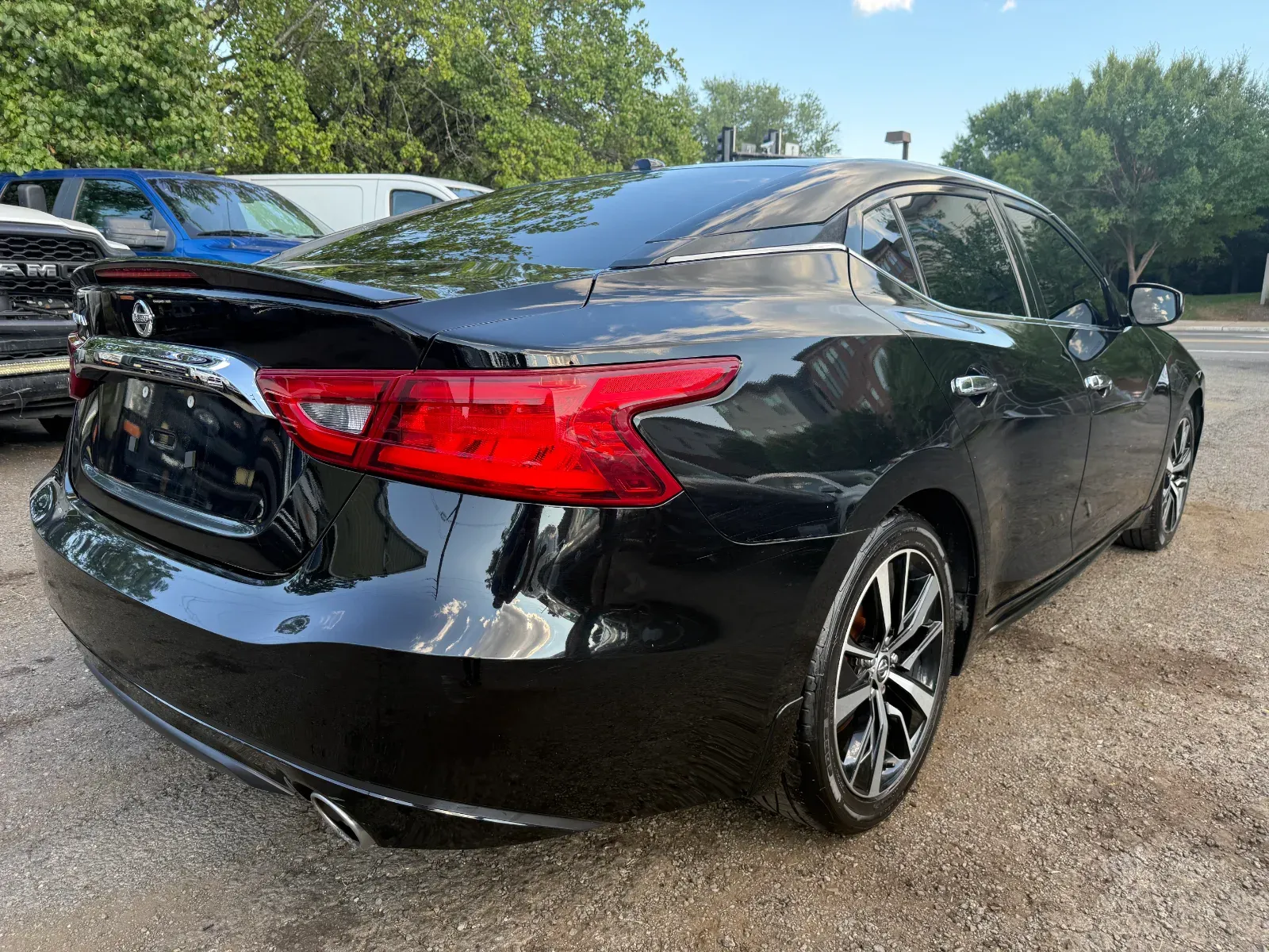 2016 Nissan Maxima in Black, photo 5 of 17