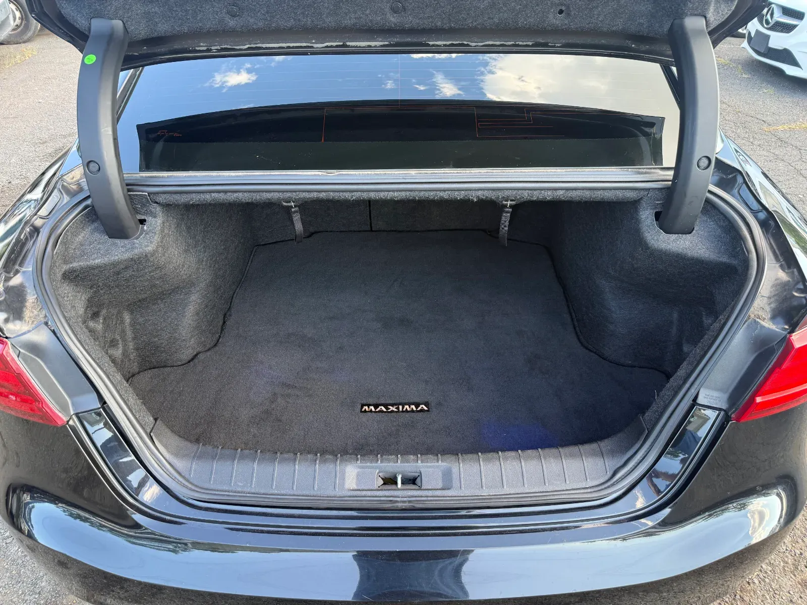 2016 Nissan Maxima in Black, photo 11 of 17