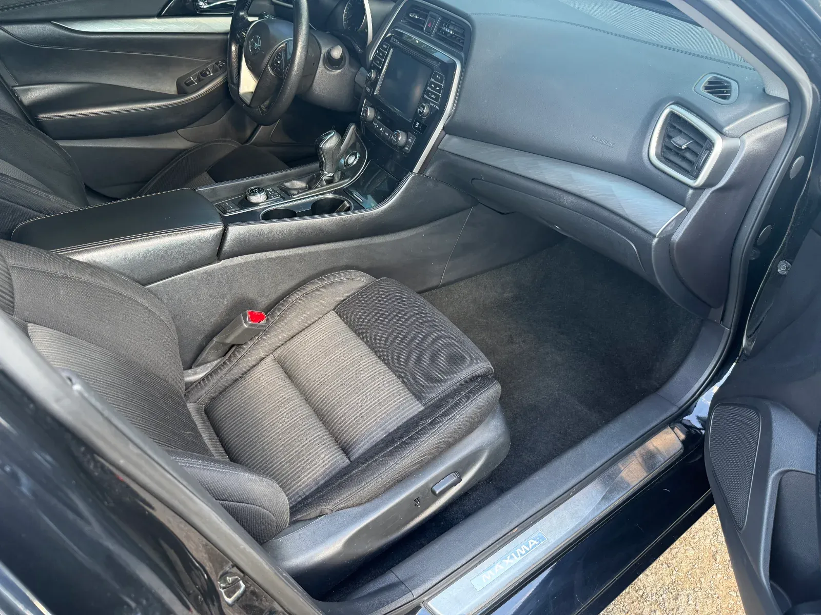 2016 Nissan Maxima in Black, photo 13 of 17