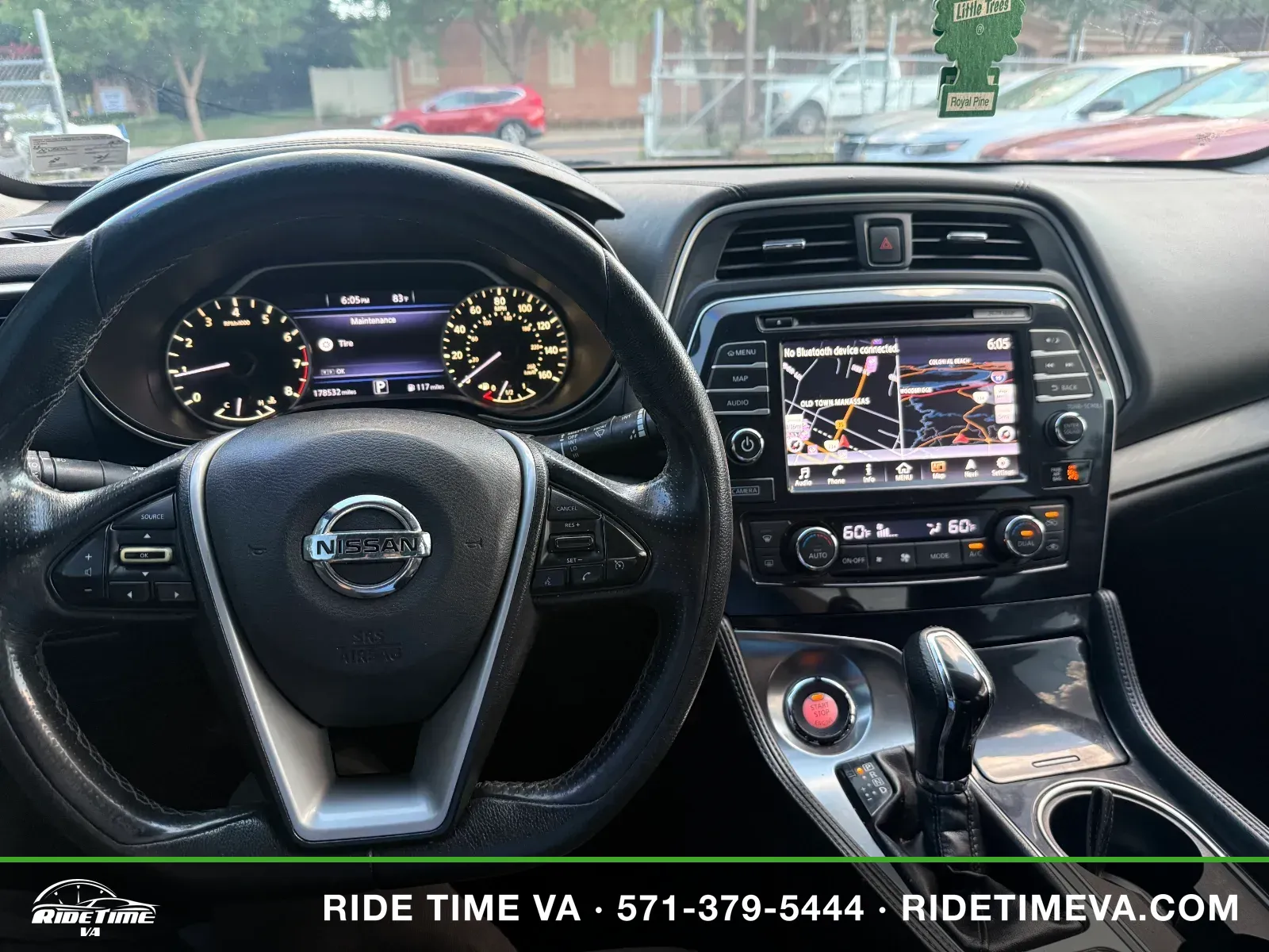 2016 Nissan Maxima in Black, photo 16 of 17