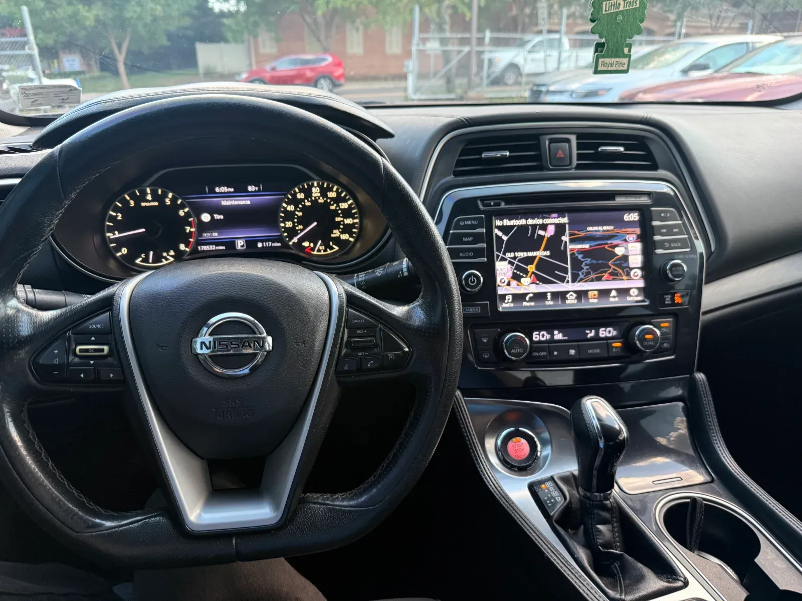 2016 Nissan Maxima in Black, photo 16 of 17