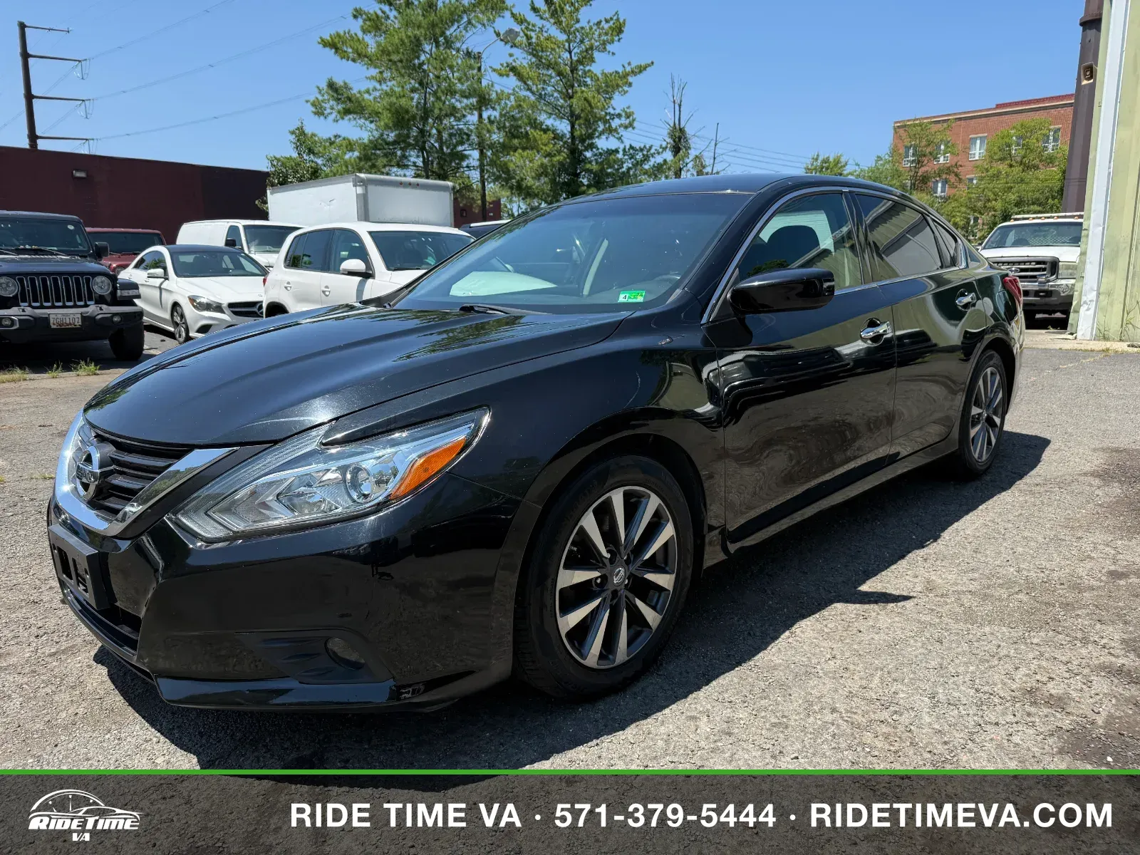 2017 Nissan Altima SV in Black
