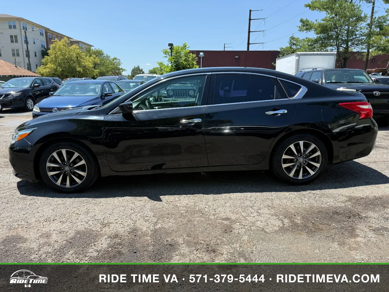 2017 Nissan Altima SV in Black, photo 2 of 16
