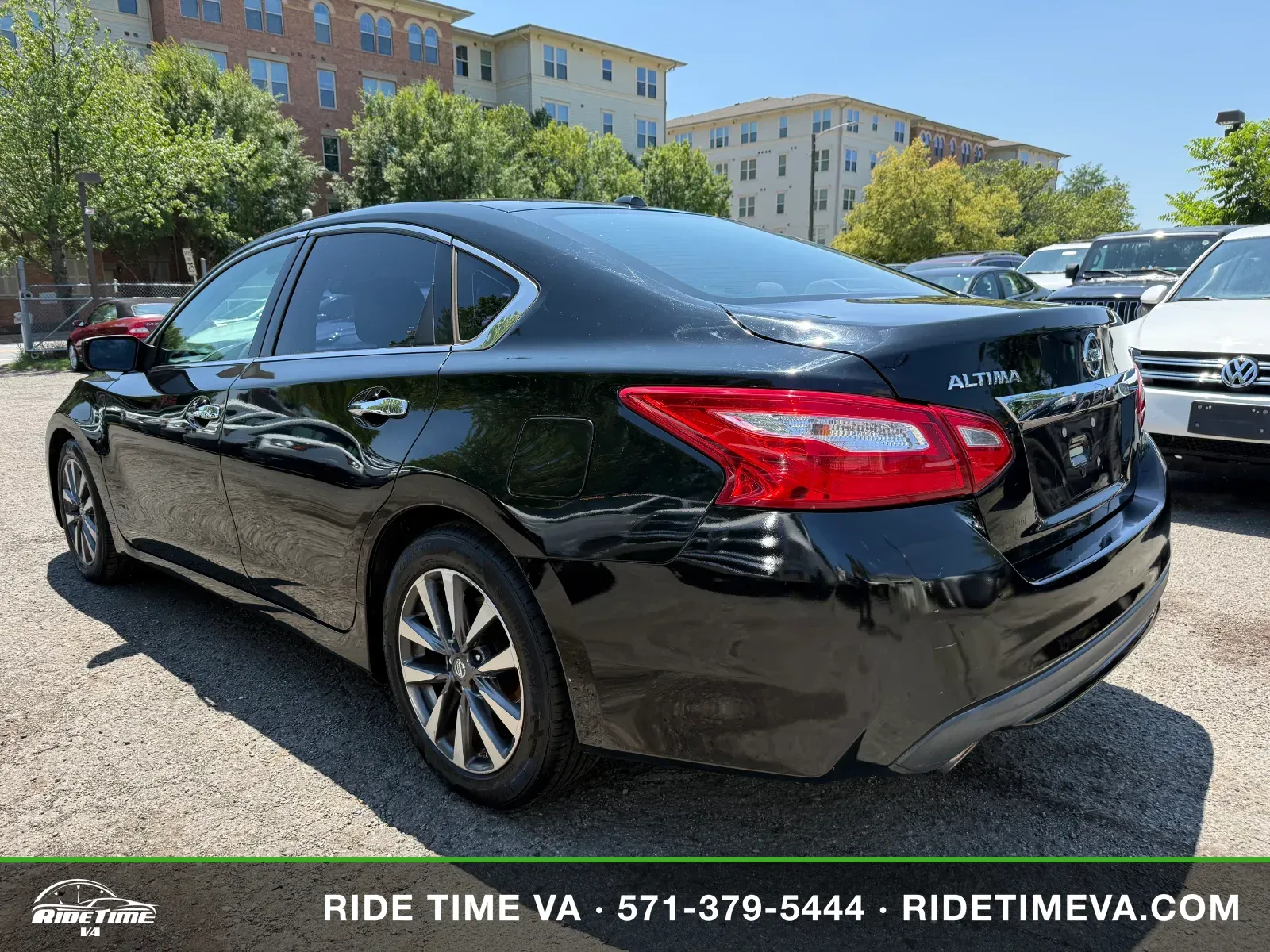 2017 Nissan Altima SV in Black, photo 3 of 16