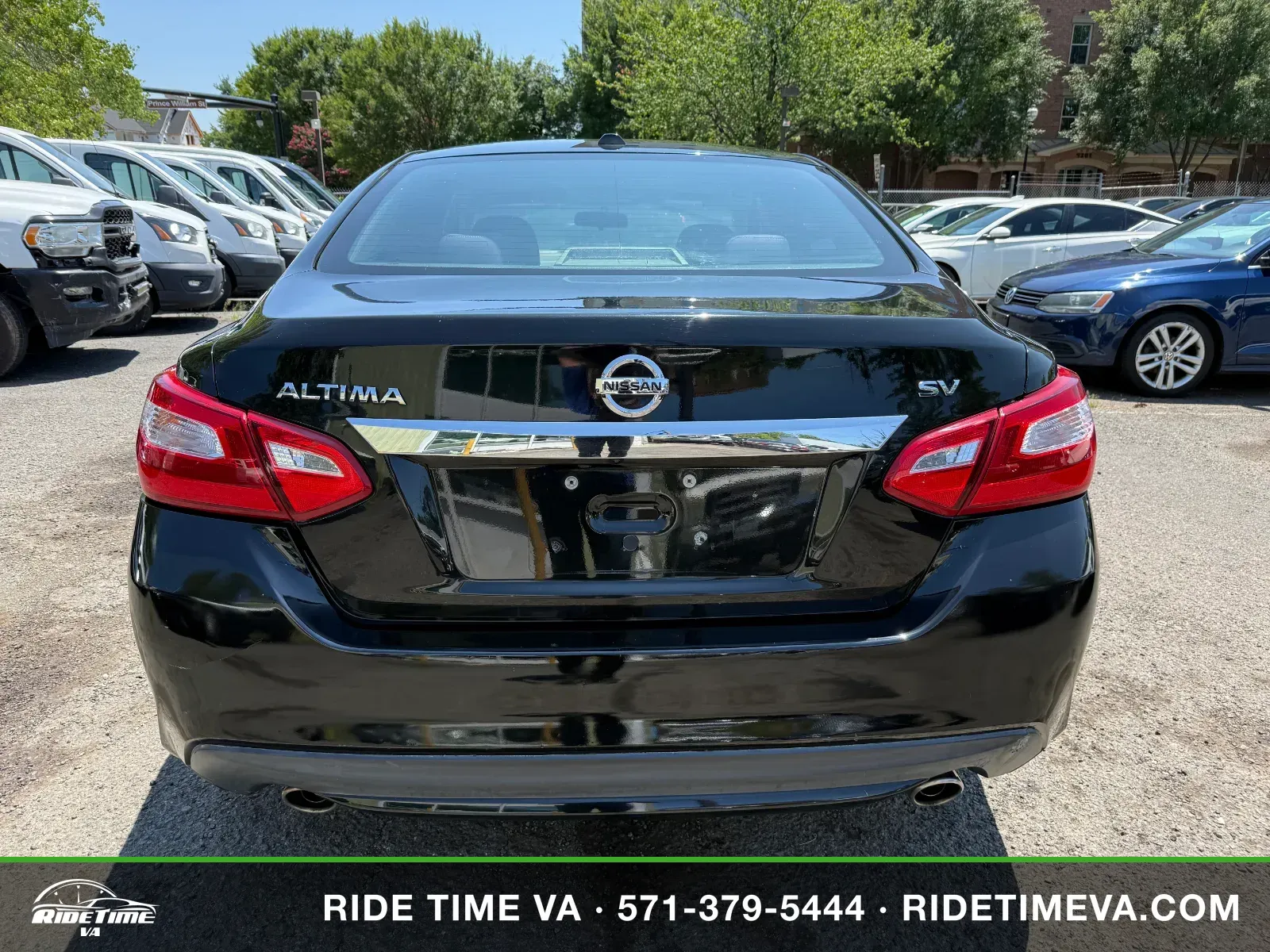 2017 Nissan Altima SV in Black, photo 4 of 16