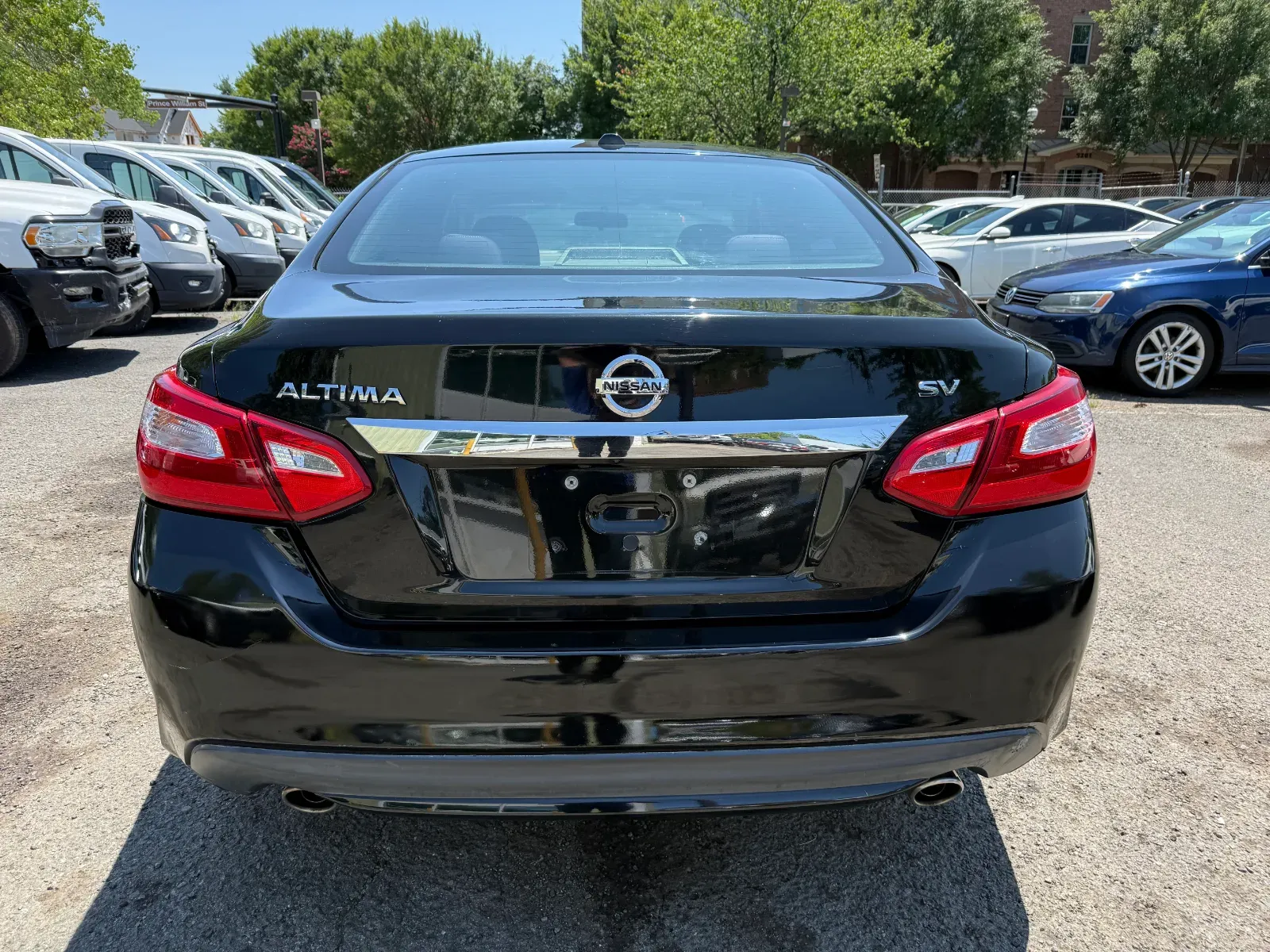 2017 Nissan Altima SV in Black, photo 4 of 16