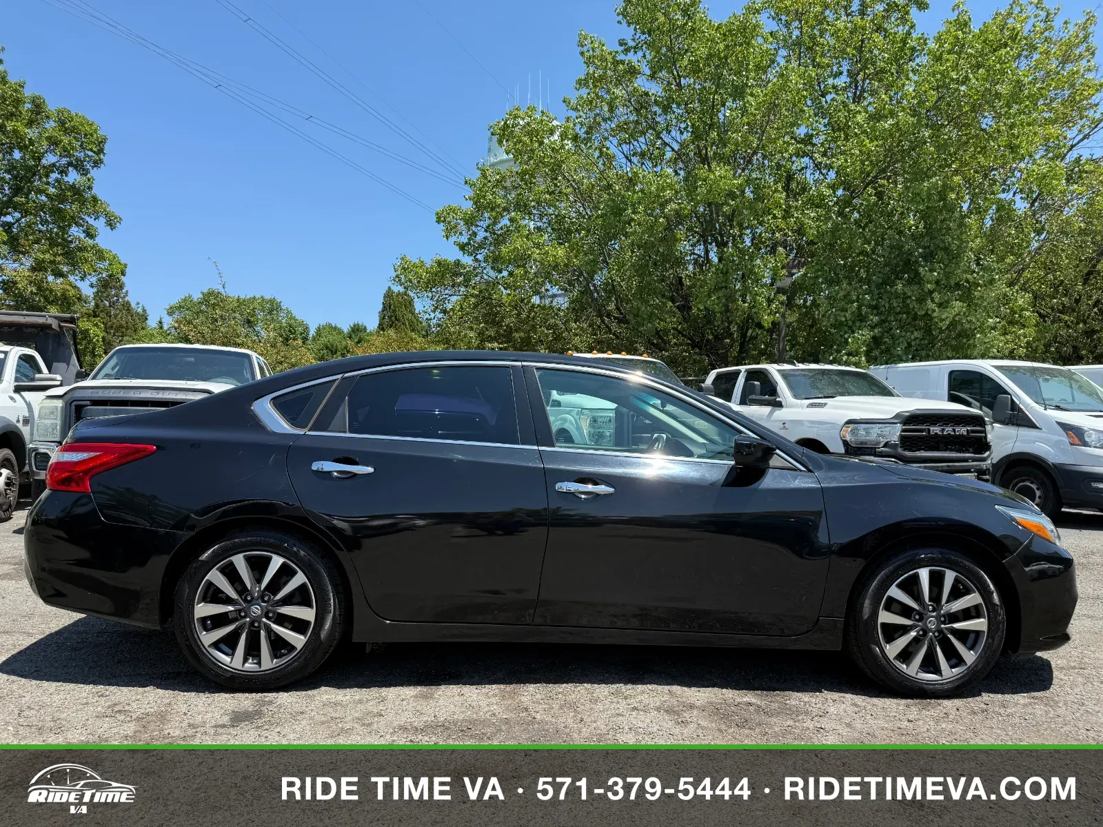 2017 Nissan Altima SV in Black, photo 6 of 16