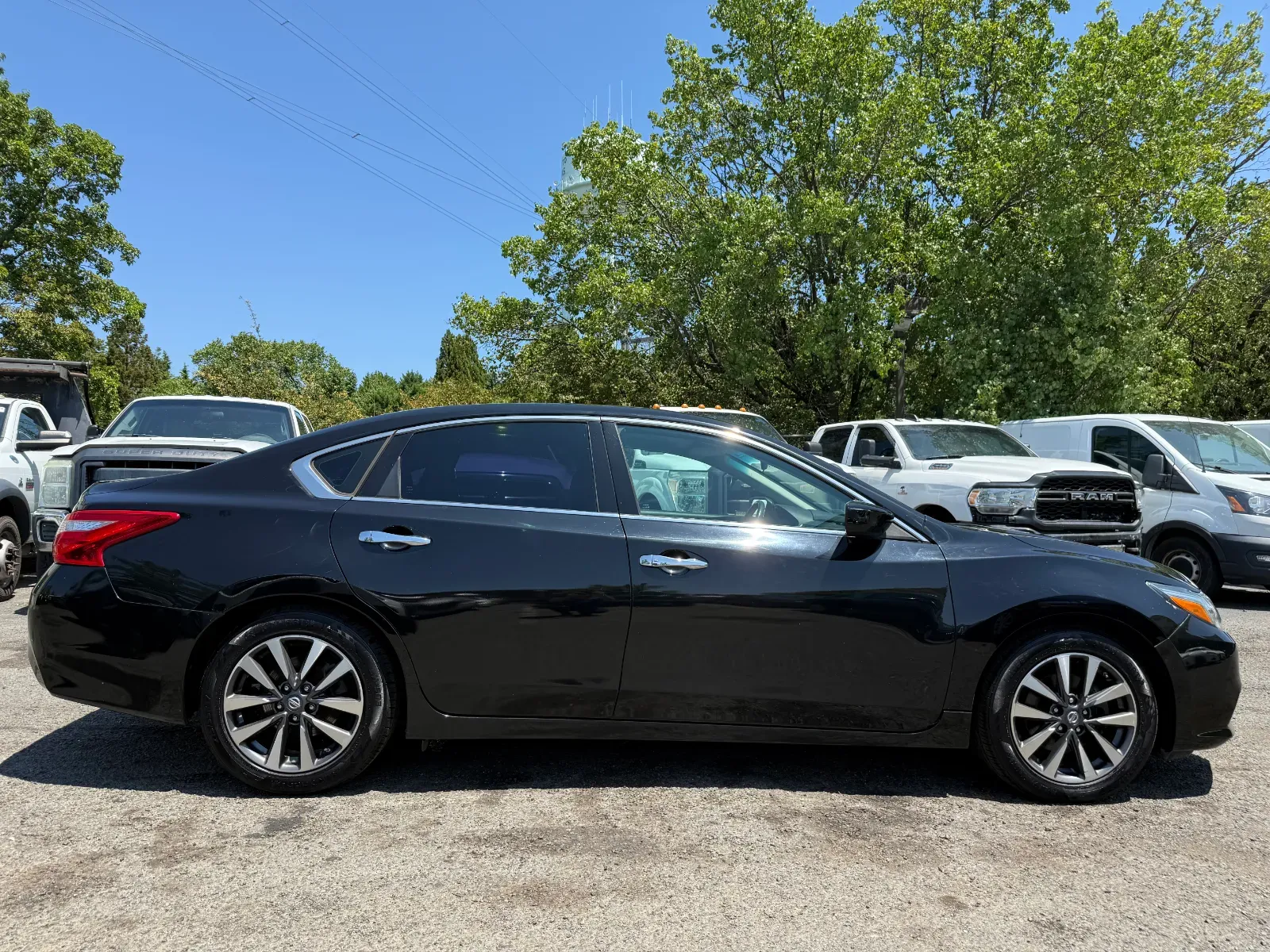 2017 Nissan Altima SV in Black, photo 6 of 16