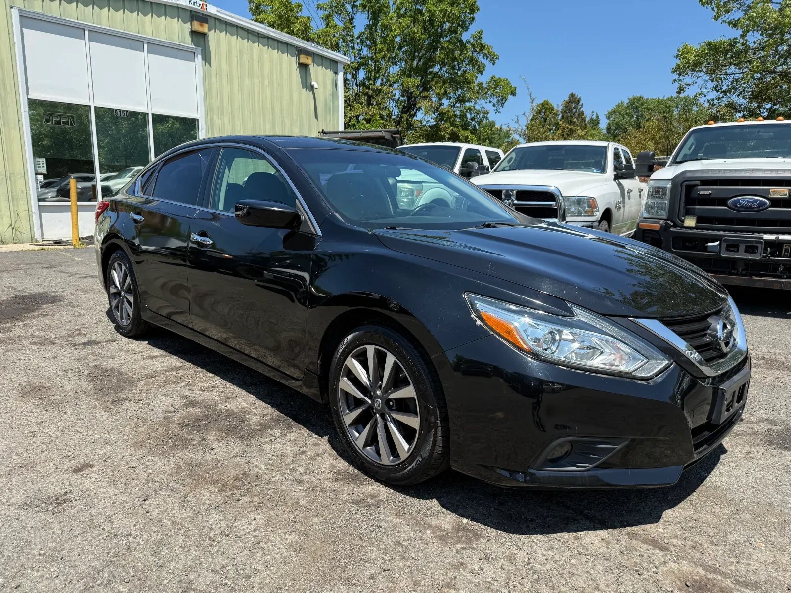 2017 Nissan Altima SV in Black, photo 7 of 16