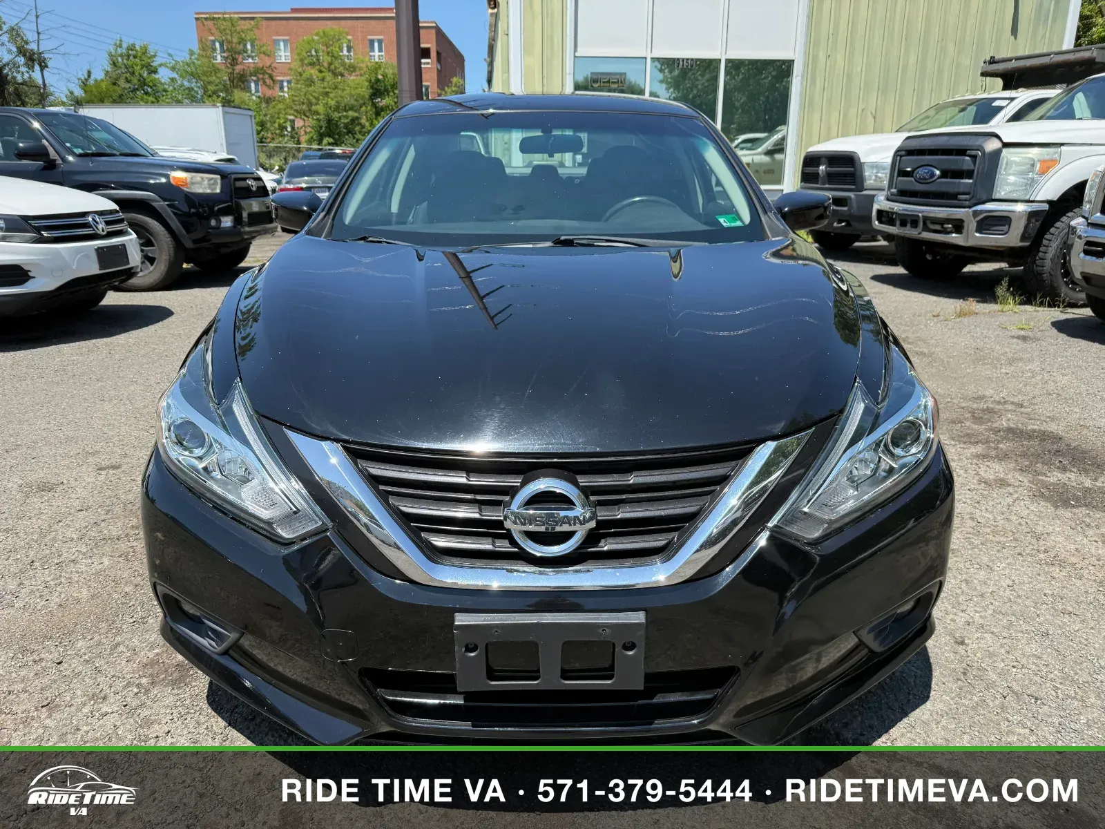 2017 Nissan Altima SV in Black, photo 8 of 16