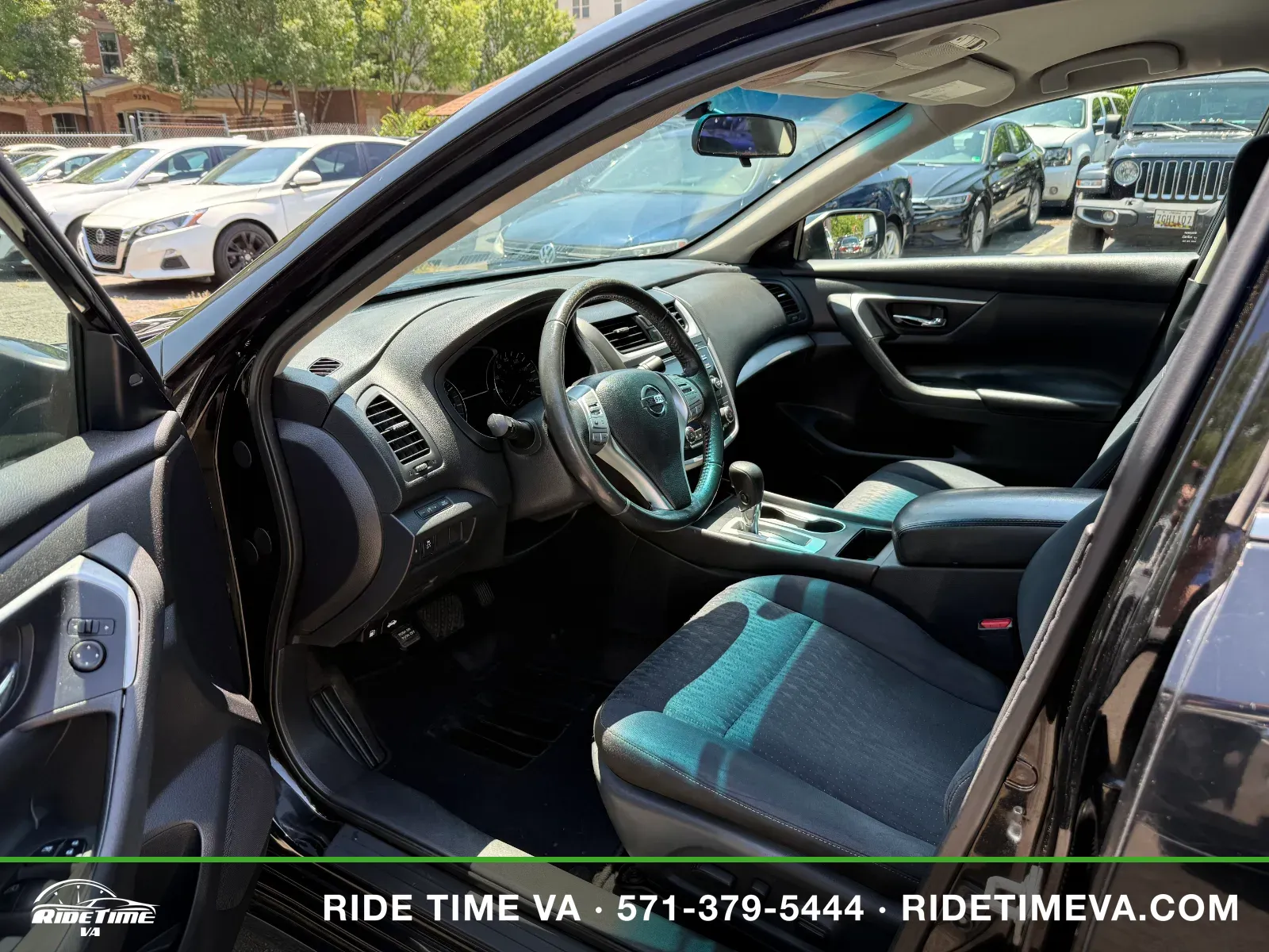 2017 Nissan Altima SV in Black, photo 9 of 16