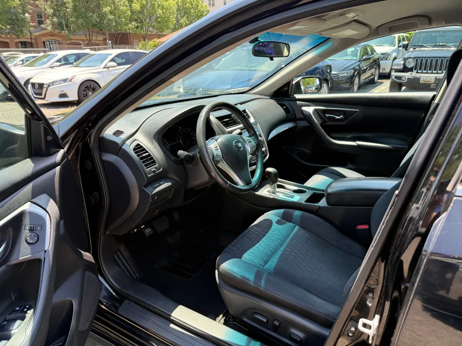 2017 Nissan Altima SV in Black, photo 9 of 16