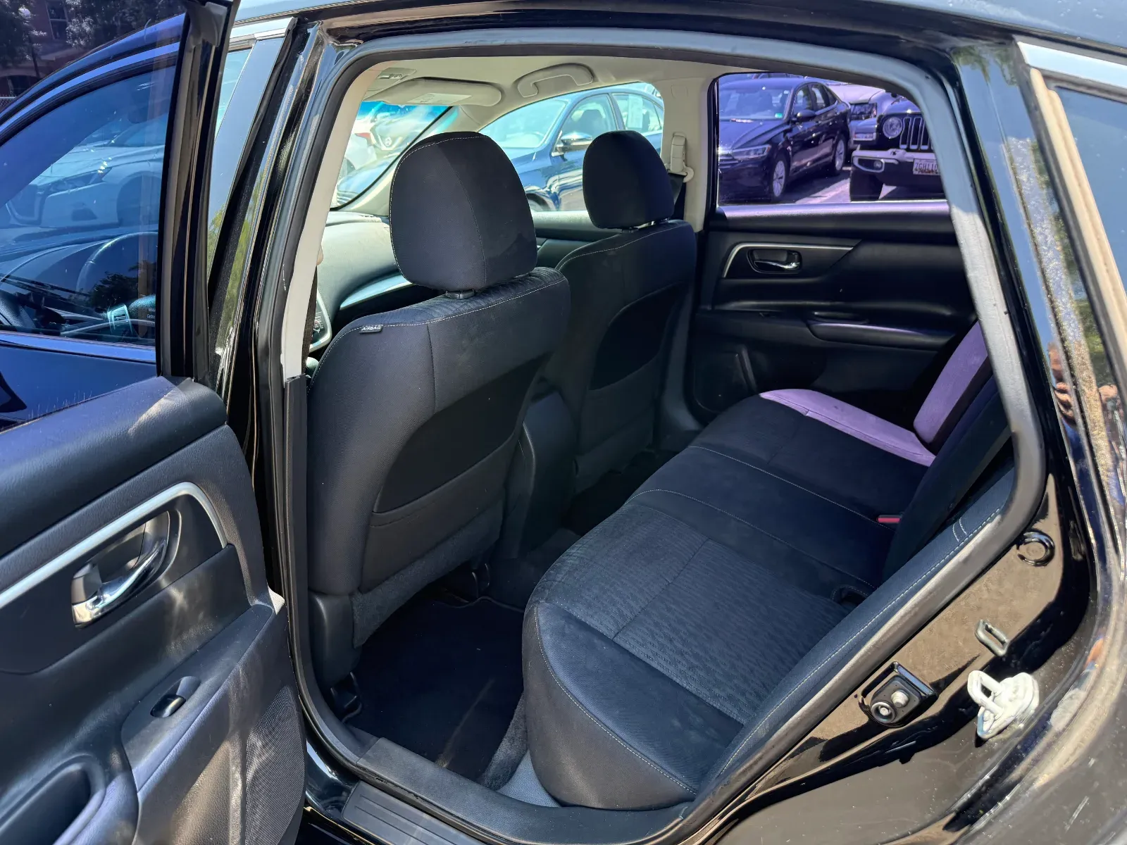 2017 Nissan Altima SV in Black, photo 10 of 16