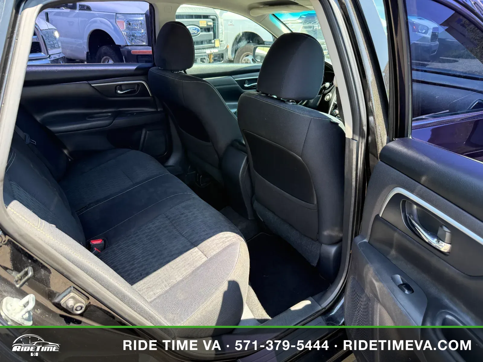 2017 Nissan Altima SV in Black, photo 12 of 16