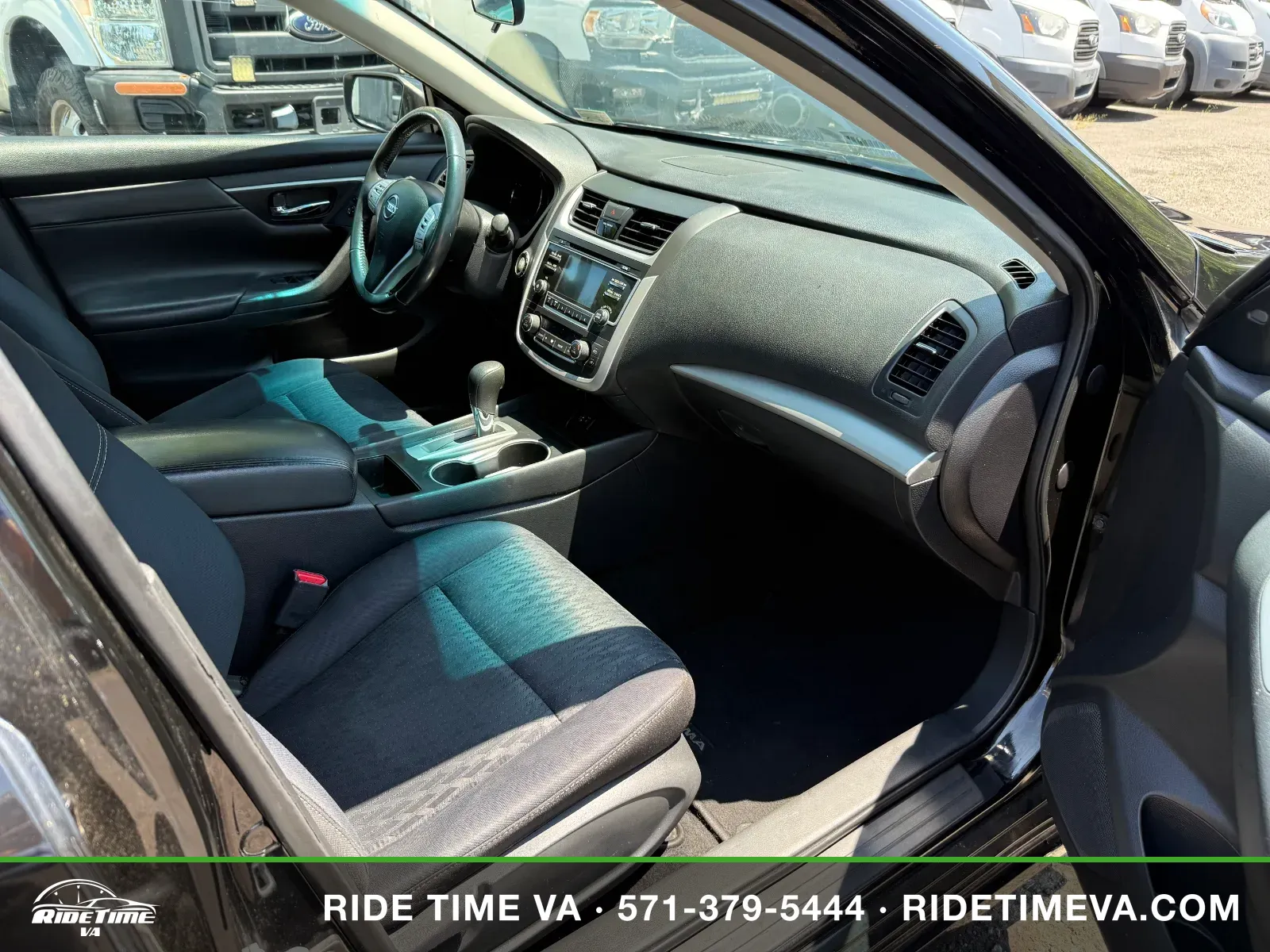 2017 Nissan Altima SV in Black, photo 13 of 16