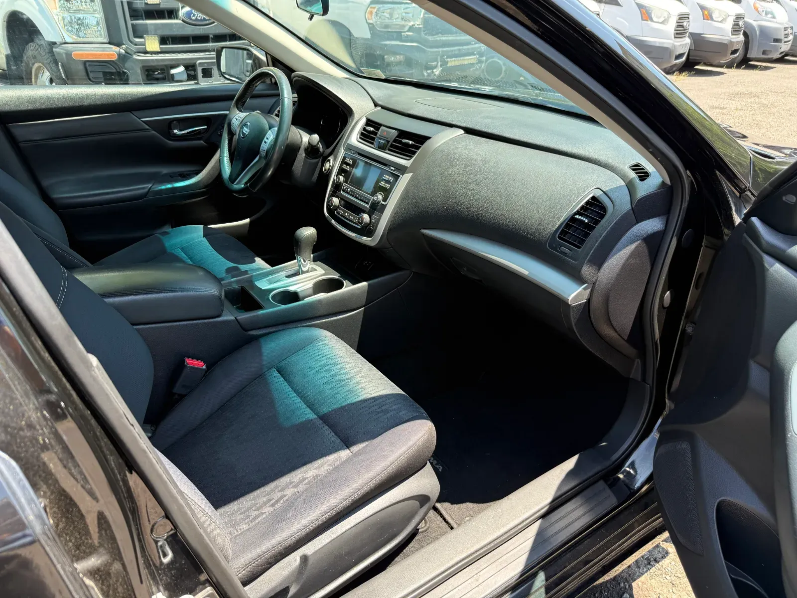 2017 Nissan Altima SV in Black, photo 13 of 16