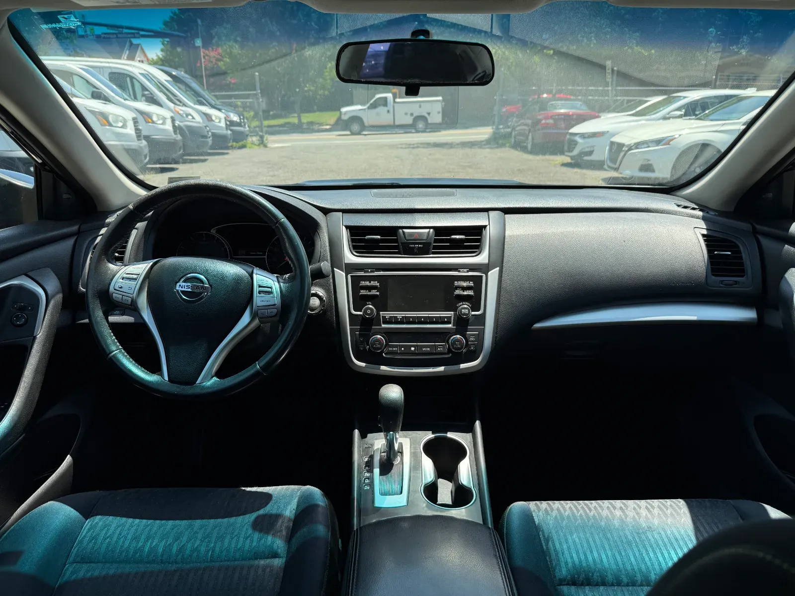2017 Nissan Altima SV in Black, photo 14 of 16