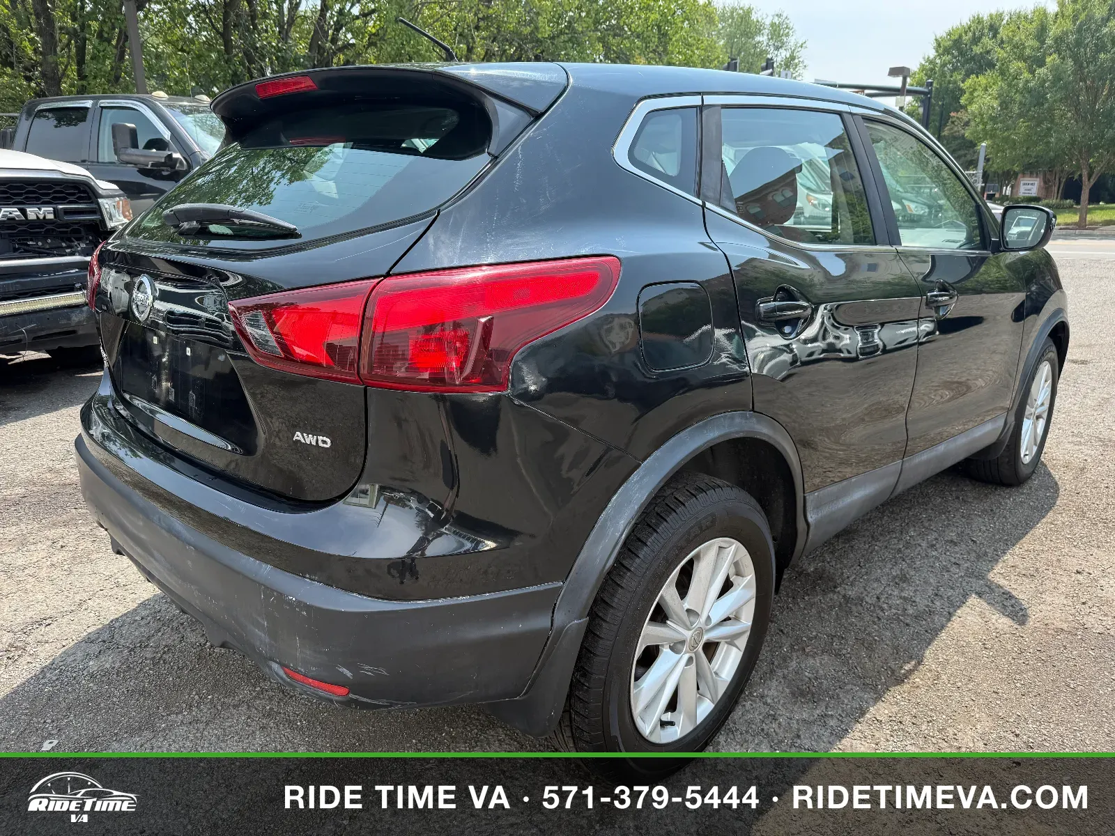 2017 Nissan Rogue Sport S in Black, photo 5 of 17