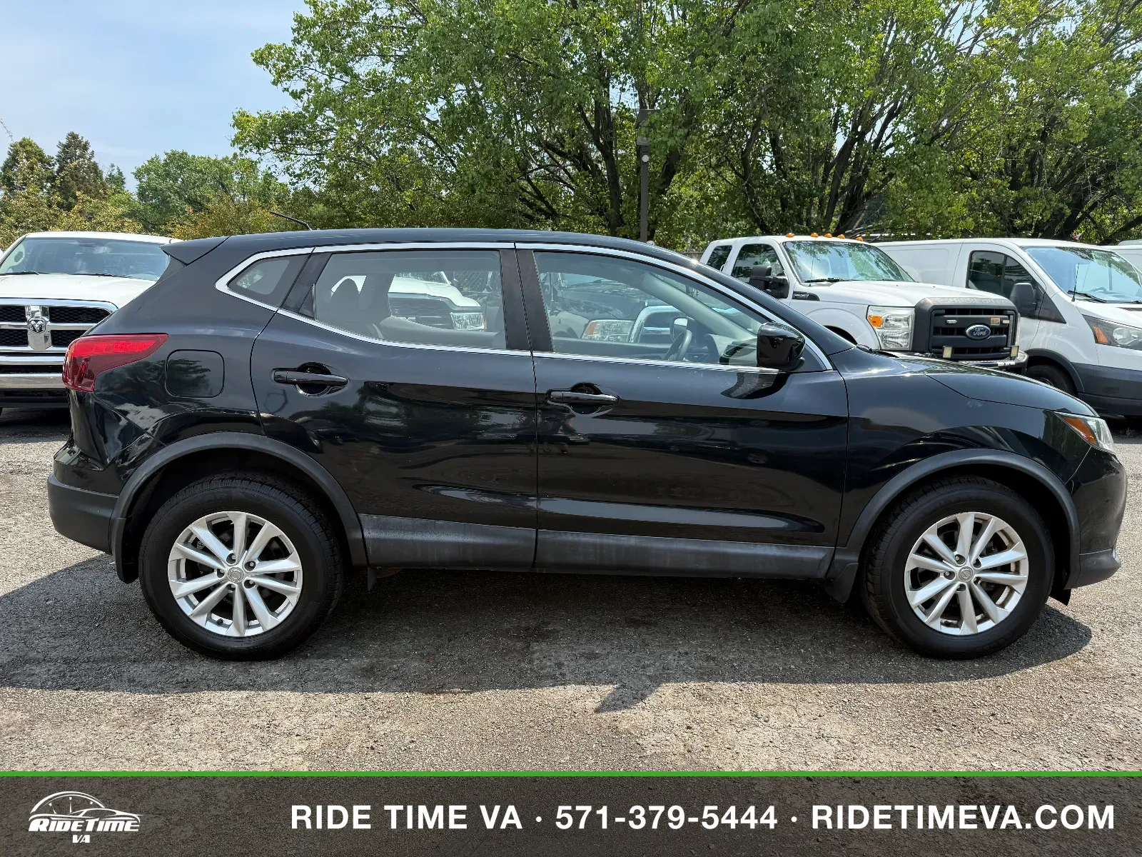 2017 Nissan Rogue Sport S in Black, photo 6 of 17