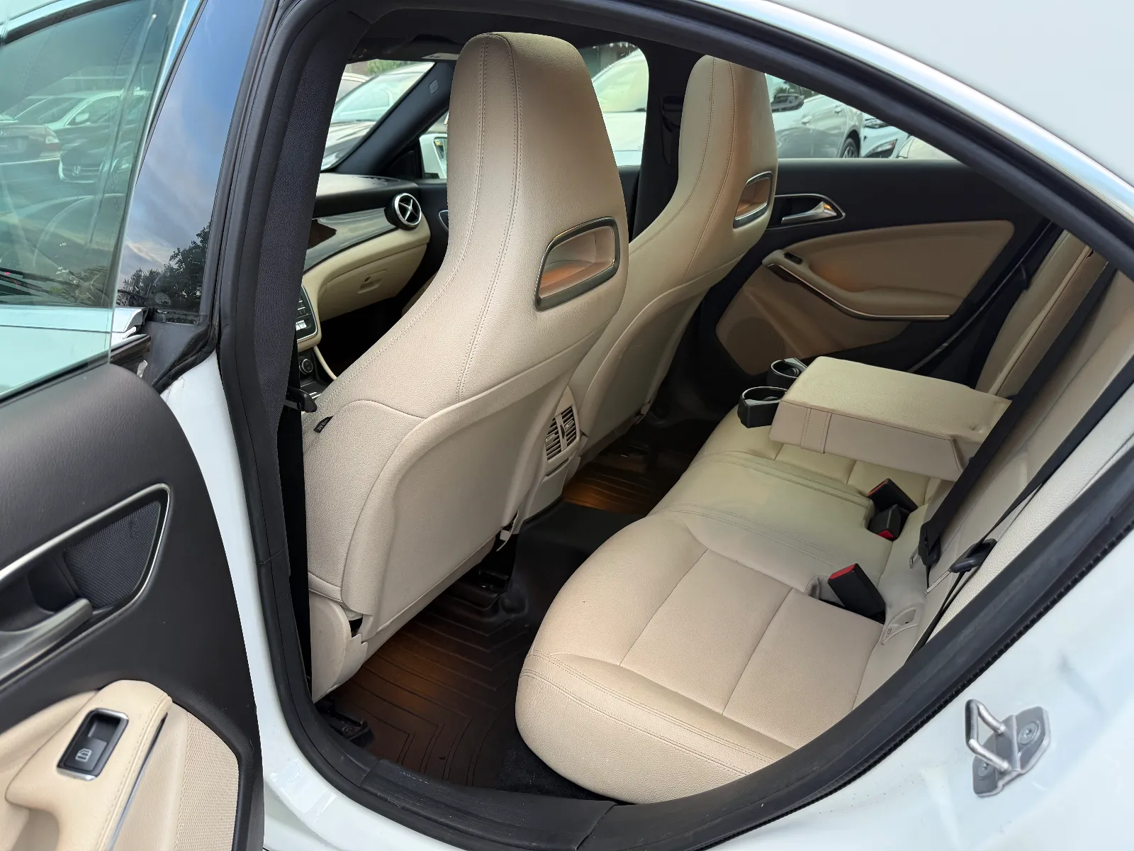 2018 Mercedes-Benz CLA 250 4MATIC in White, photo 10 of 18