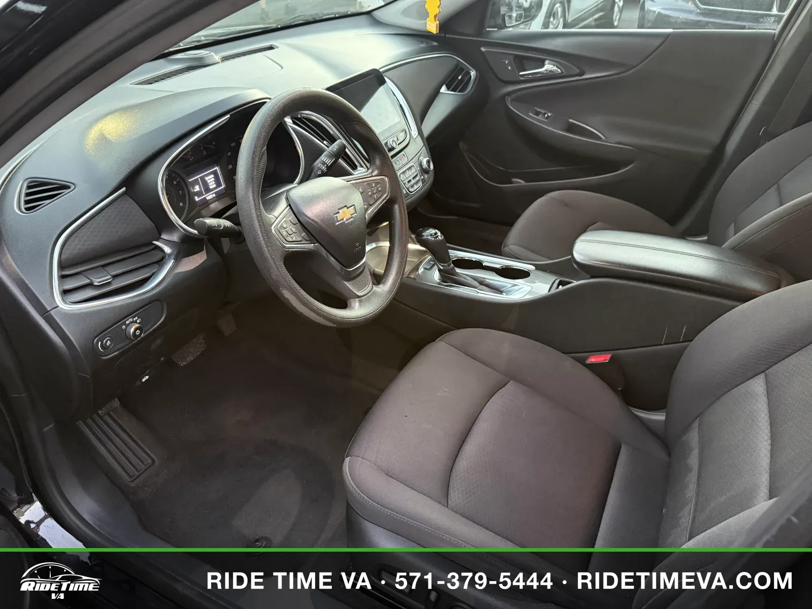 2020 Chevrolet Malibu LT (1LT) in Black, photo 9 of 16
