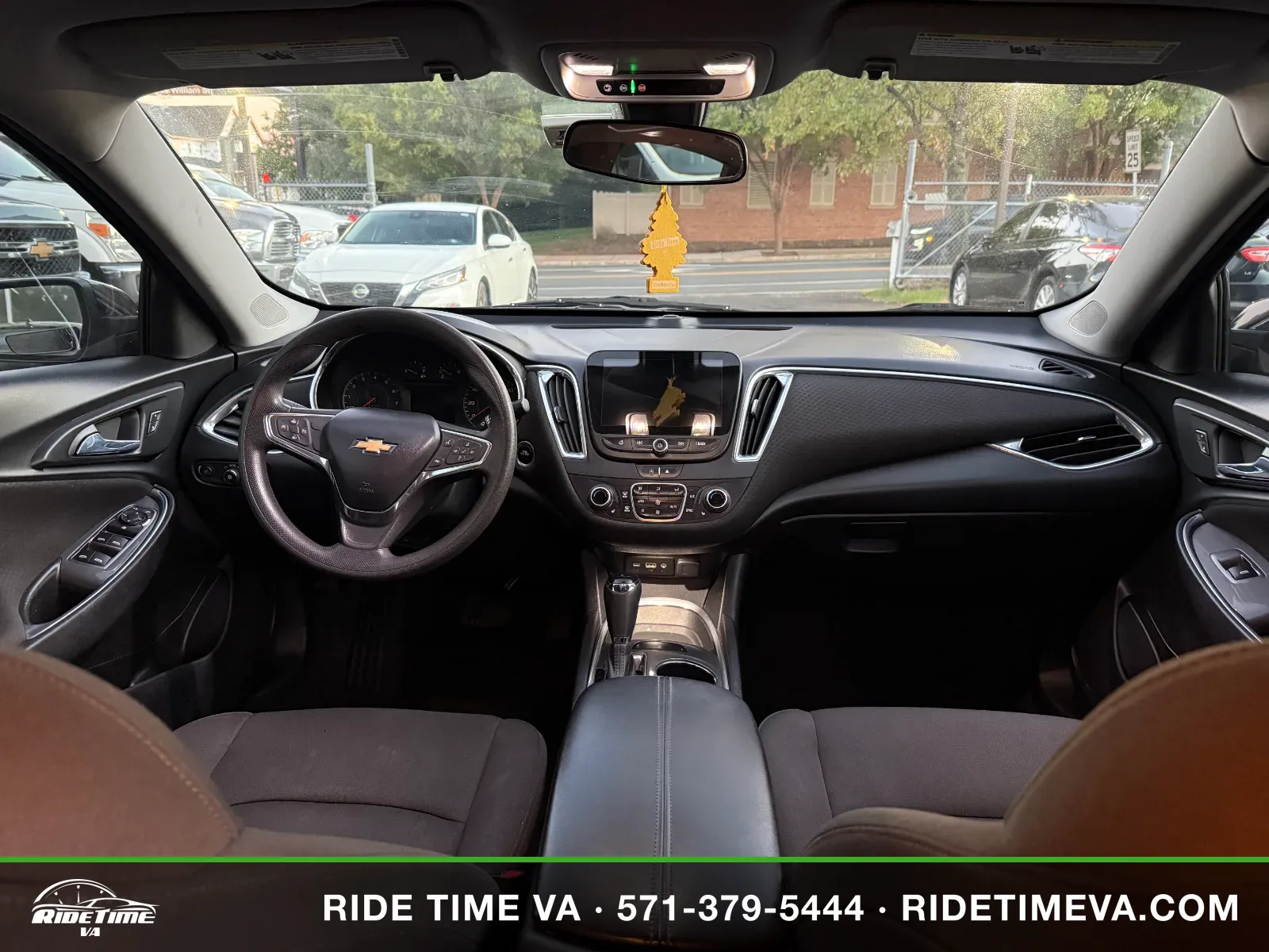 2020 Chevrolet Malibu LT (1LT) in Black, photo 13 of 16