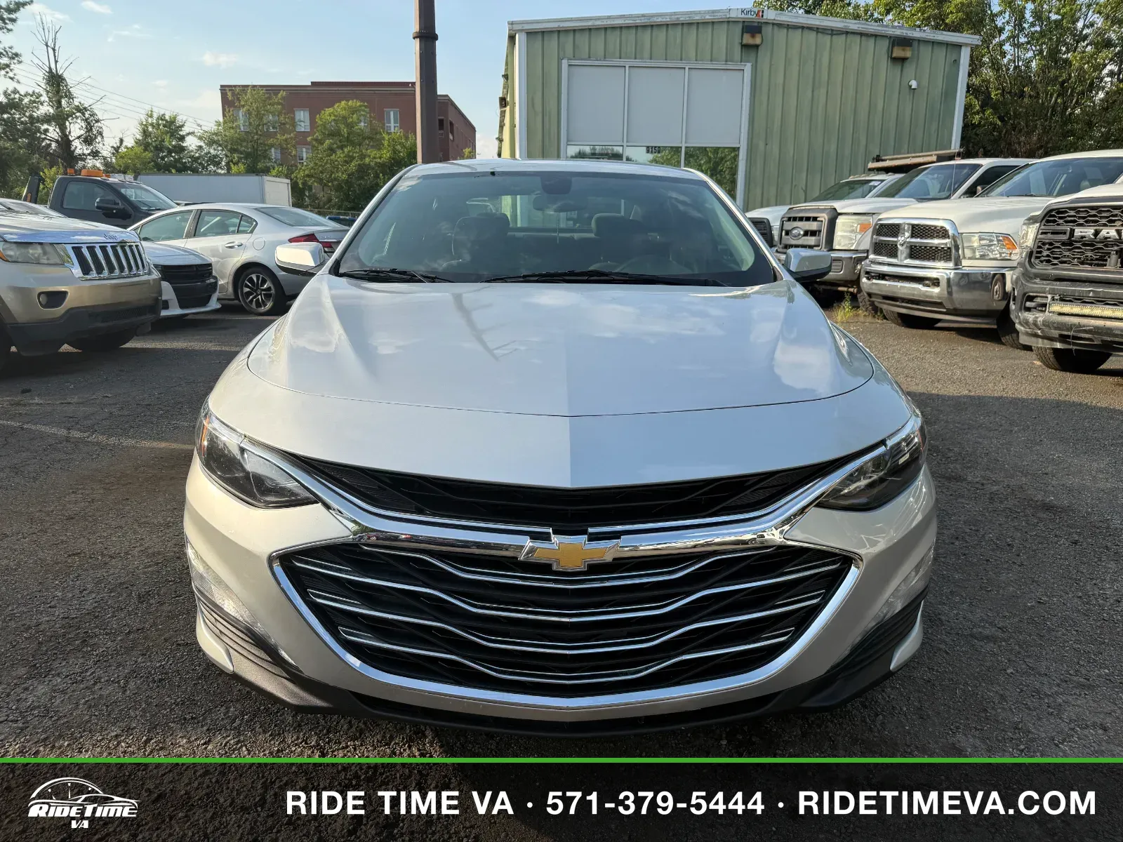 2020 Chevrolet Malibu LT in Silver, photo 8 of 17