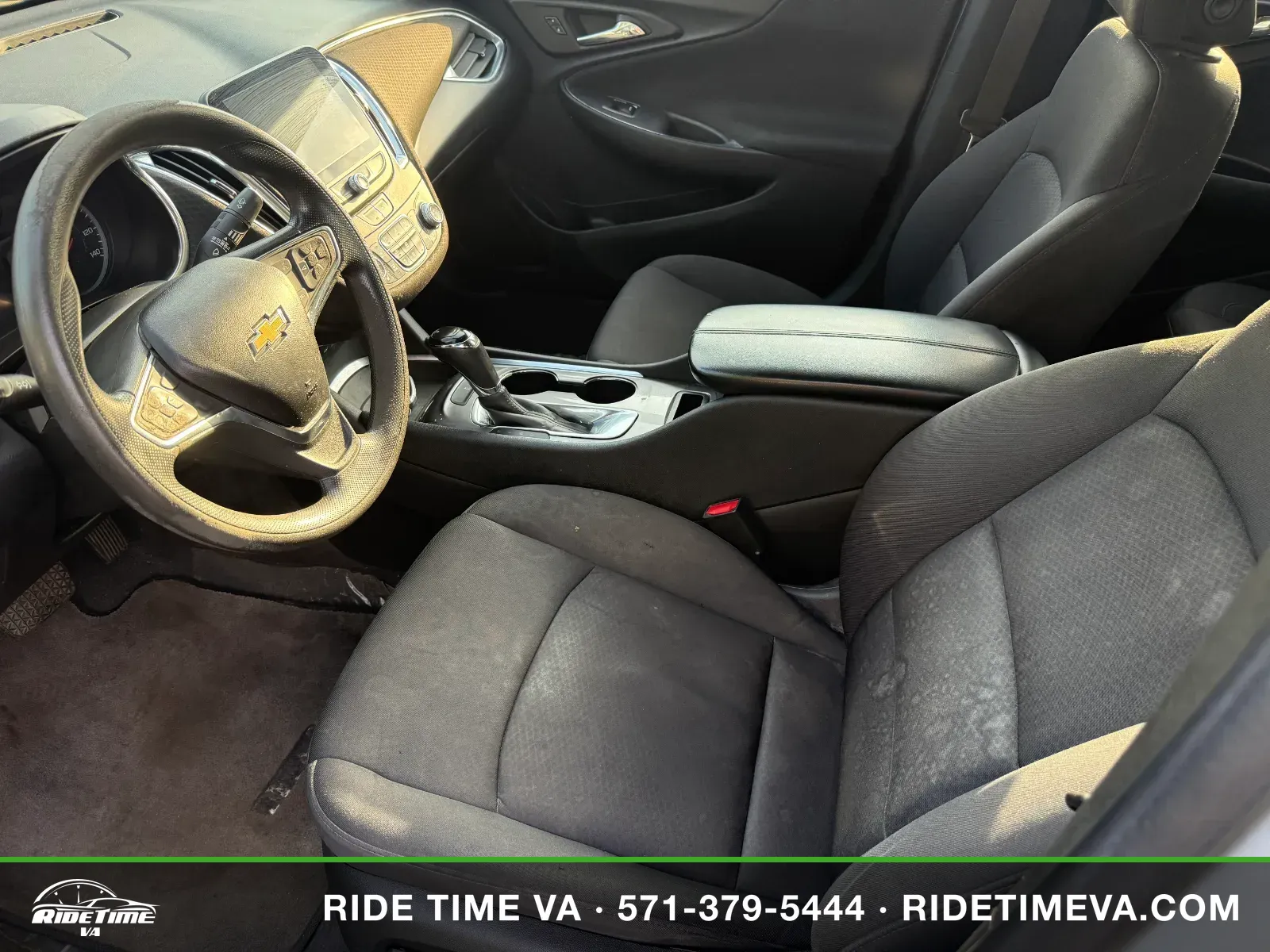 2020 Chevrolet Malibu LT in Silver, photo 9 of 17