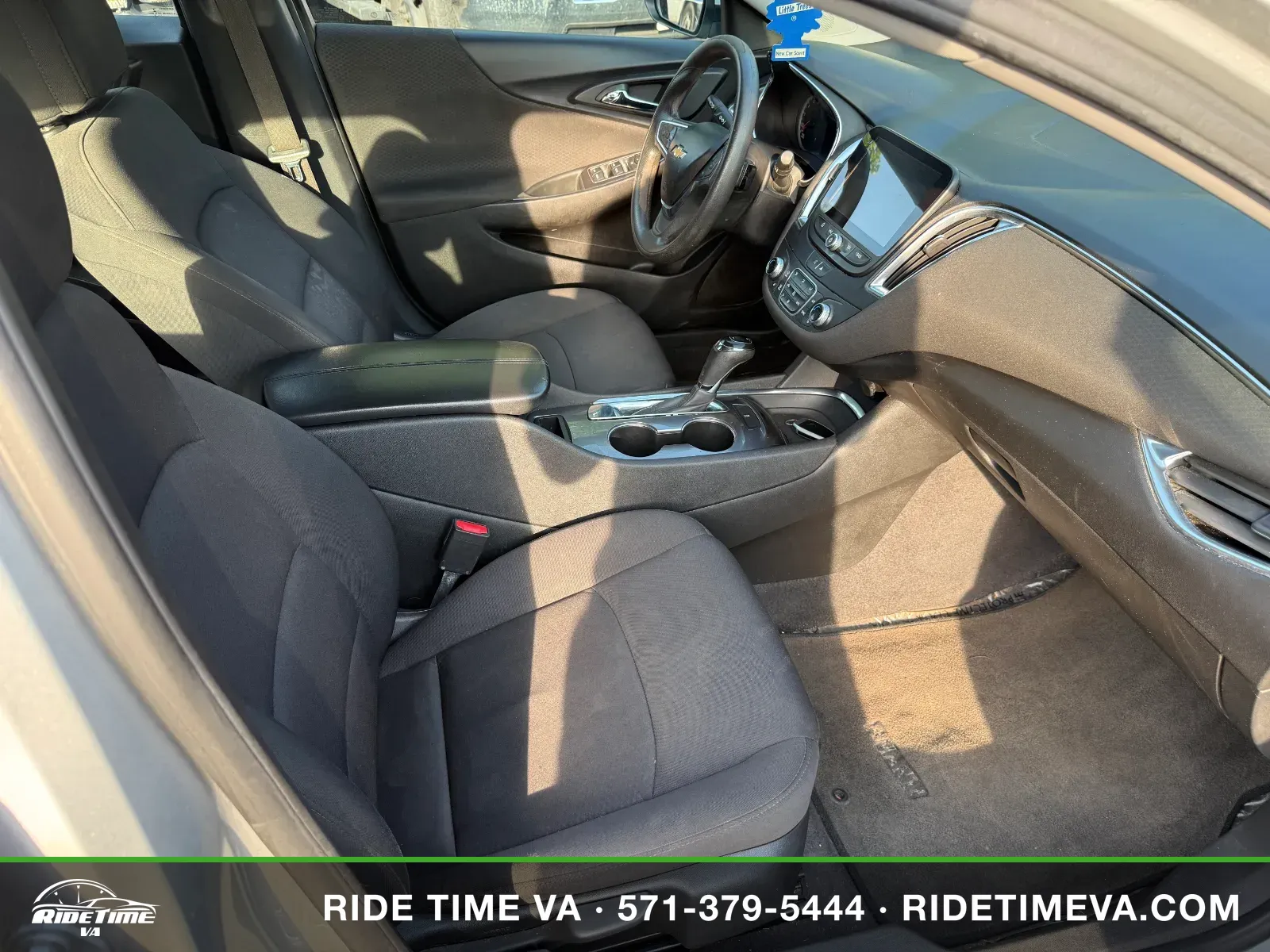 2020 Chevrolet Malibu LT in Silver, photo 13 of 17