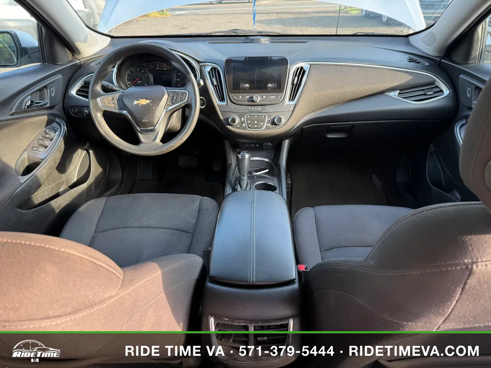 2020 Chevrolet Malibu LT in Silver, photo 14 of 17