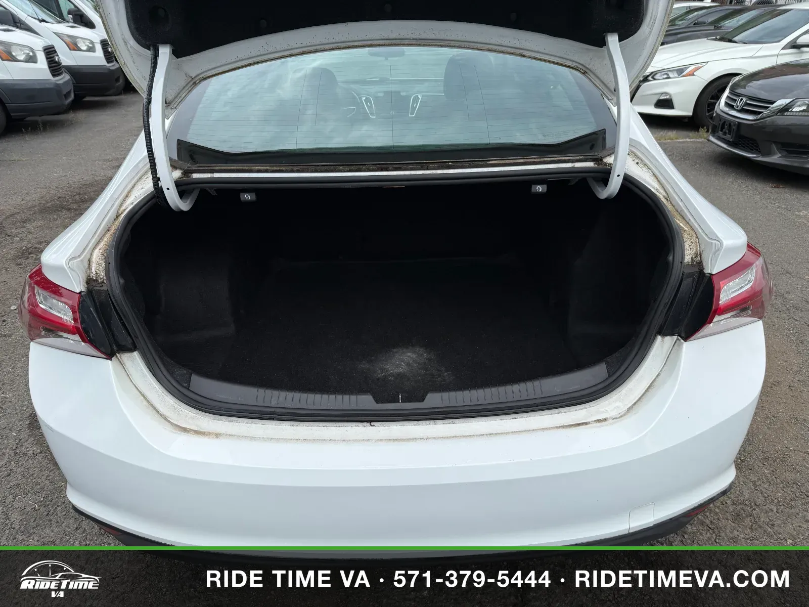 2020 Chevrolet Malibu LT in White, photo 11 of 16