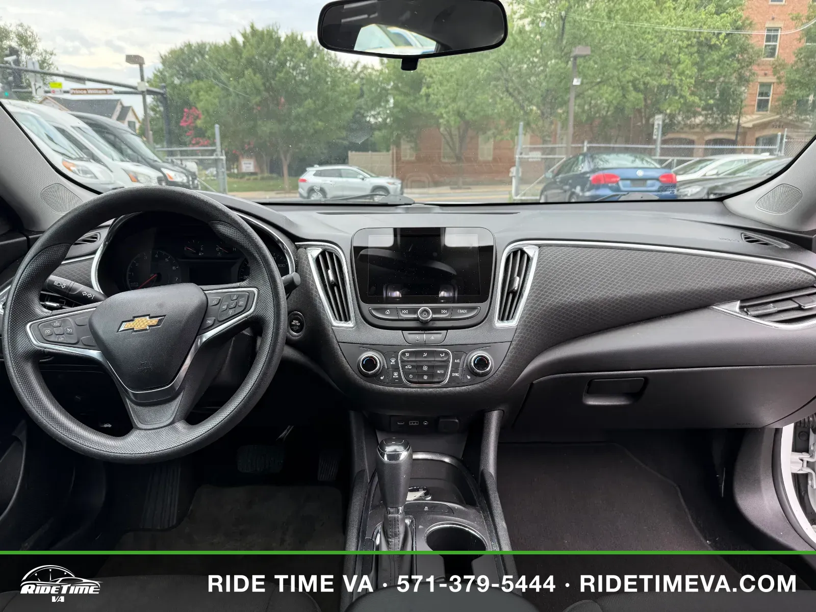 2020 Chevrolet Malibu LT in White, photo 14 of 16